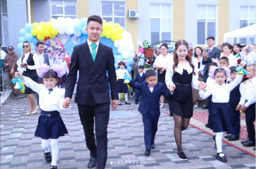 2023 жыл 1-қыркүйек білім күні қарсаңында Ұзынағаш ауылында 1500 орындық мектеп пайдалануға берілді.